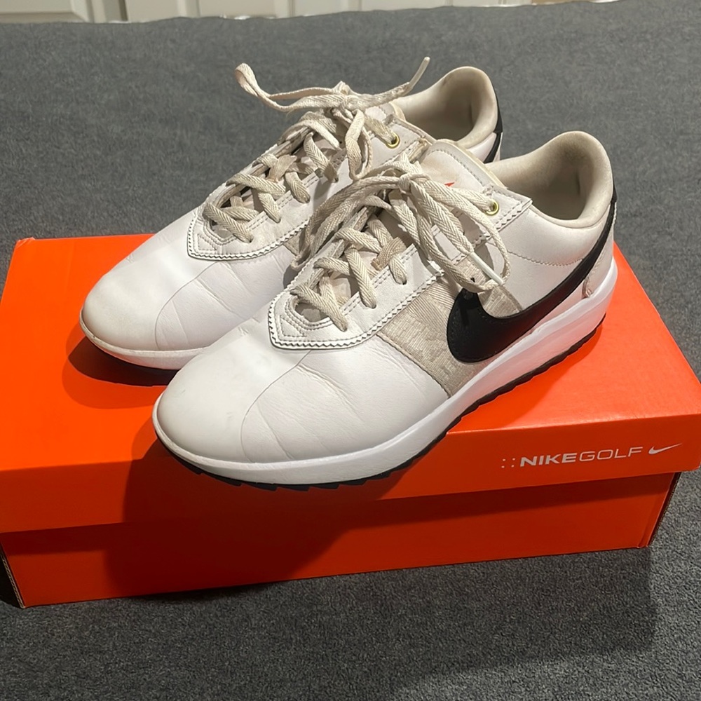 Nike Women's White and Black Golf Sneakers